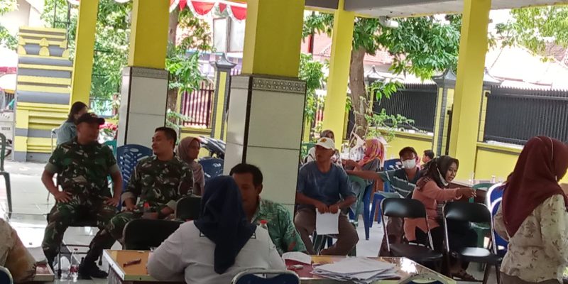 Masyarakat Desa Kembangbau , Kecamatan Kembangbau Sambut Gembira Pembagian Sertifikat Program PTSL