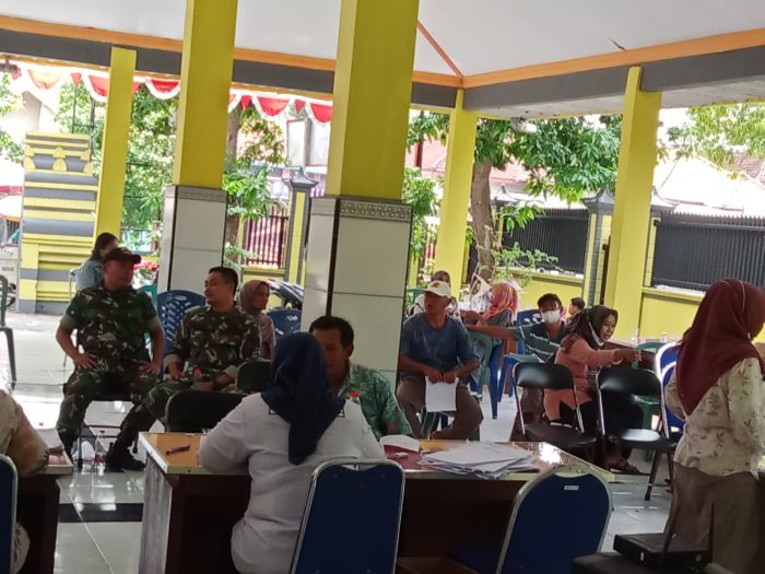 Masyarakat Desa Kembangbau , Kecamatan Kembangbau Sambut Gembira Pembagian Sertifikat Program PTSL
