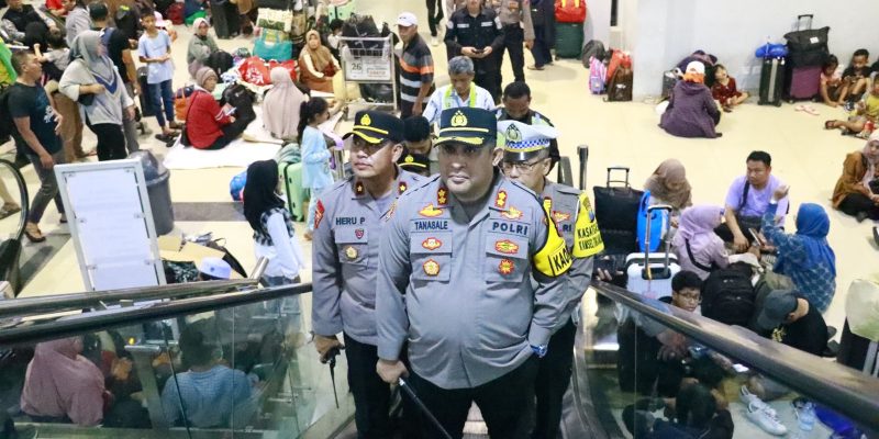 Kapolres Pelabuhan Tanjung Perak Cek Tranportasi Laut Jelang Nataru Di Gapura Surya Nusantara