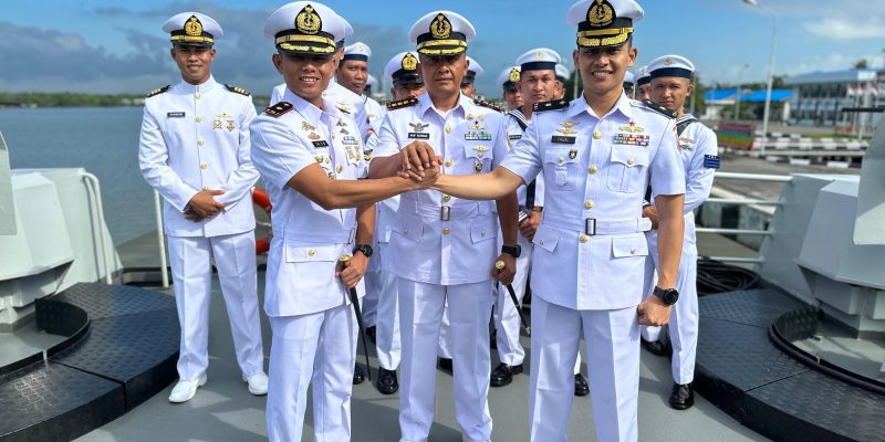 Dansatrol Lantamal IV Pimpin Sertijab Komandan KRI Lepu-861