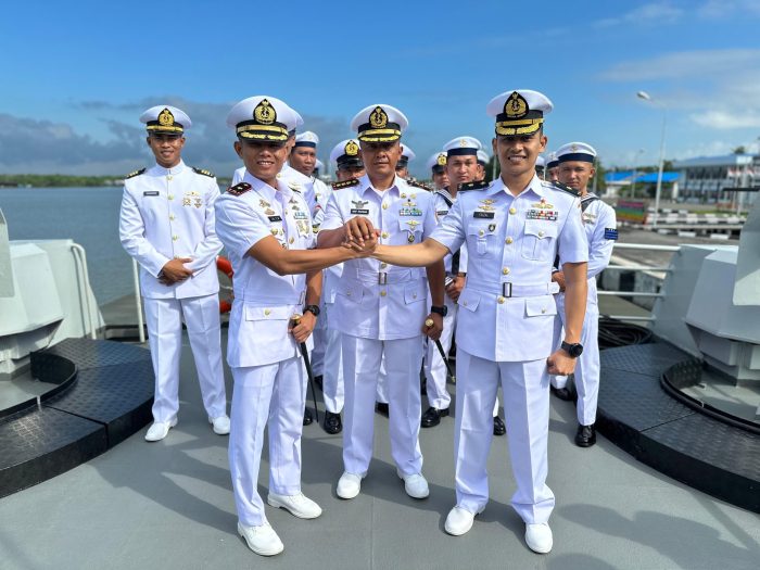 Dansatrol Lantamal IV Pimpin Sertijab Komandan KRI Lepu-861