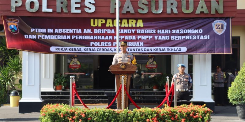 Wujud Apresiasi Pimpinan, Kapolres Pasuruan Gelar Upacara Pemberian Reward Kepada Personel Yang Berprestasi
