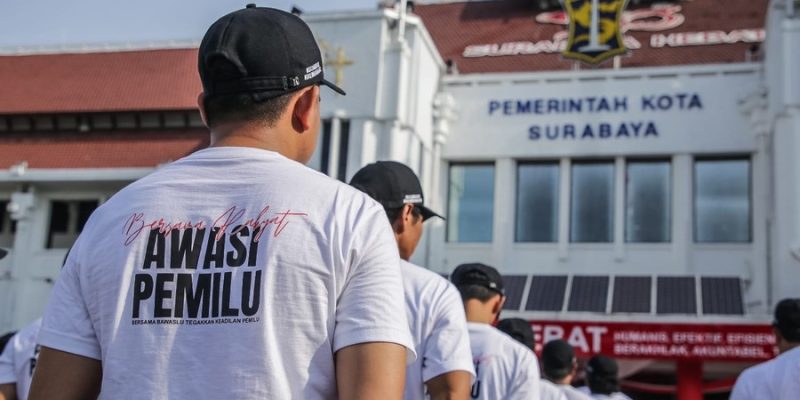 Penertiban APK Di Surabaya Berdasarkan Rekomendasi Bawaslu Dan Panwascam