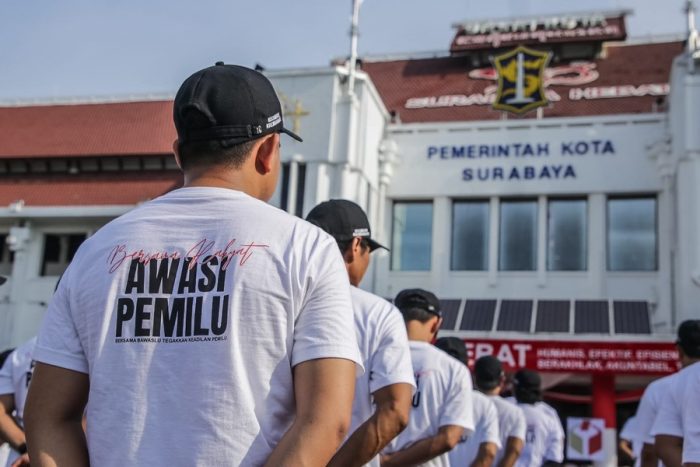 Penertiban APK Di Surabaya Berdasarkan Rekomendasi Bawaslu Dan Panwascam