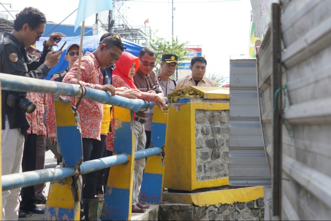 Tinjau Banjir Wilayah Jetis, Bupati Ikfina Minta Normalisasi Sungai Dipercepat