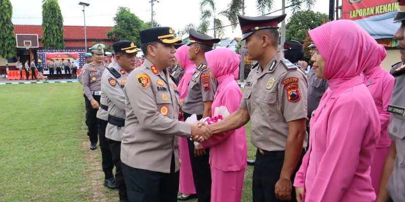 Momen Bahagia di Polres Batang: 38 Anggota Naik Pangkat Menyongsong Tahun Baru 2024