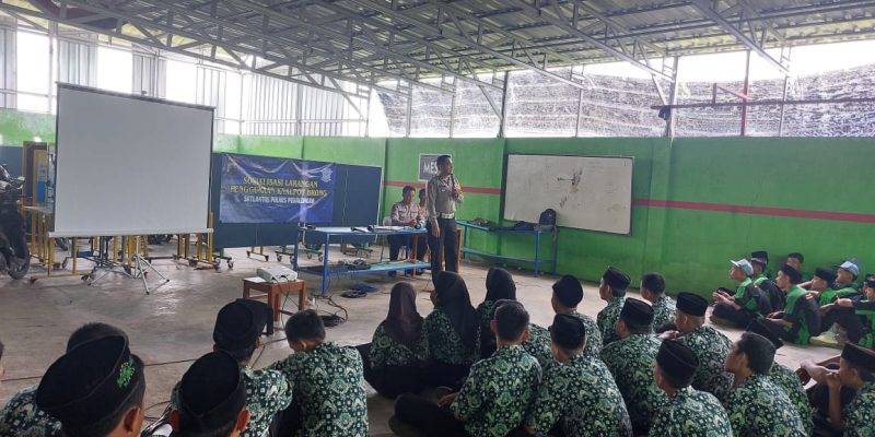 Police Goes to School, Unit Kamsel Sat Lantas Polres Pekalongan Sosialisasikan Larangan Penggunaan Knalpot Brong