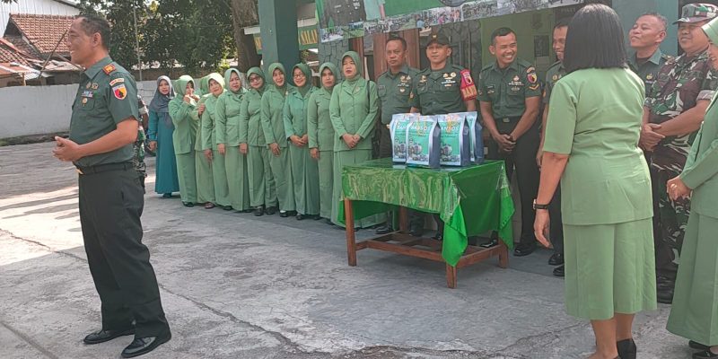 Koramil 0822/14 Prajekan Melaksanakan Gelar Bakti Sosial Kepada Masyarakat Yang berprofesi Tukang Becak