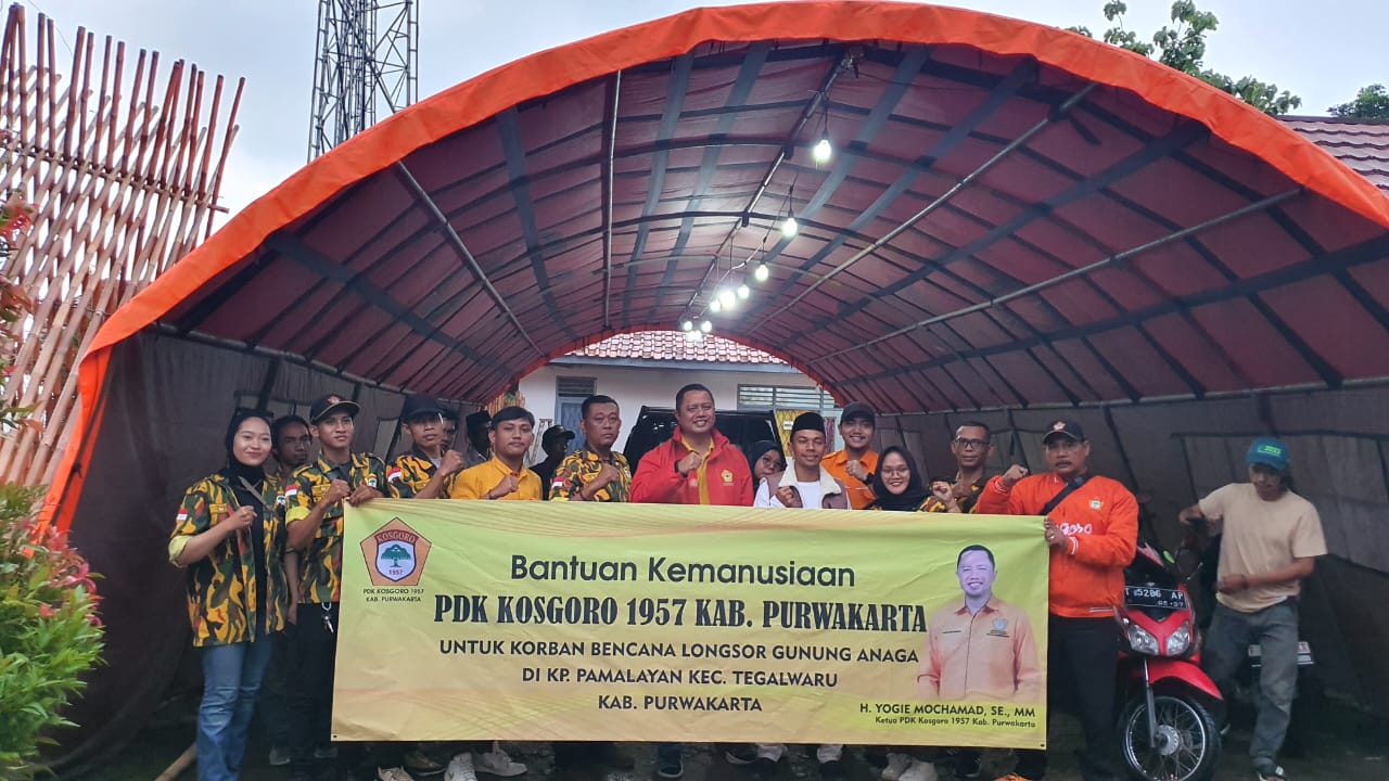 PDK KOSGORO 1957 Kabupaten Purwakarta Salurkan Ratusan Packet Sembako Yang Terkena Dampak Longsor Gunung Anaga