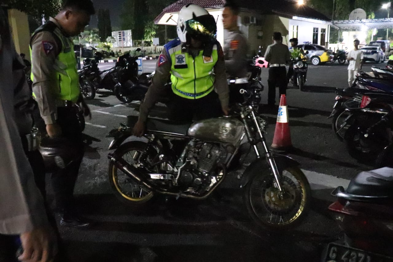 Puluhan Sepeda Motor Terjaring Razia Knalpot Tidak Standar Yang Digelar Polres Pekalongan