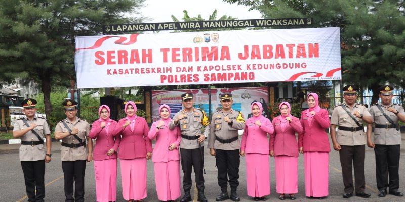AKBP Siswantoro Pimpin Serah Terima Jabatan Kasat Reskrim Polres Sampang Dan Kapolsek Kedundung