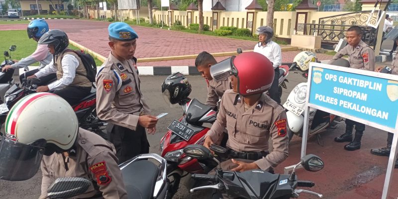 Laksanakan Razia Dadakan, Sipropam Polres Pekalongan Cek Kendaraan Pribadi Anggota