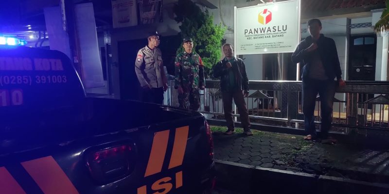 TNI-Polri Solid : Bhabinkamtibmas dan Babinsa Bersinergi Kawal Pemilu 2024 di Batang