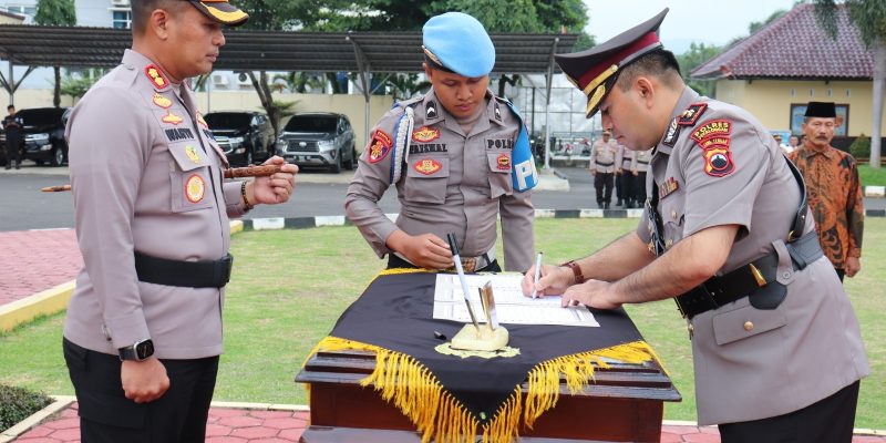 Kapolres Pimpin Upacara Sertijab Wakapolres Pekalongan
