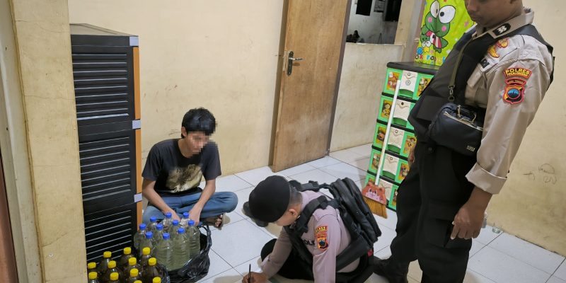 Puluhan Botol Ciu dan Miras Berbagai Merek Disita Aparat Kepolisian