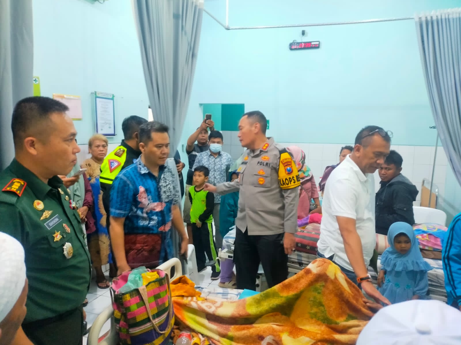 Respon cepat Dandim 0822 Bondowoso Pada Korban Bencana Angin Puting Beliung di Desa Walidono Kecamatan Prajekan
