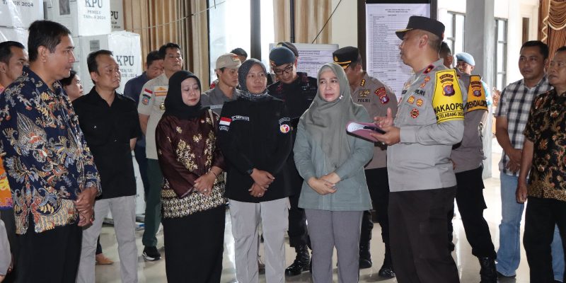 Wakapolda Kalteng  Cek Sistem Keamanan Di Gudang Logistik KPU Kapuas