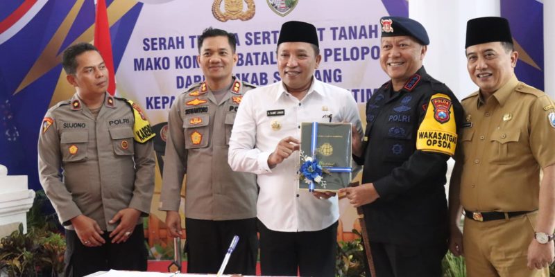 Polda Jatim Terima Hibah Tanah Dari Pemkab Sampang Untuk Pembangunan Kompi Brimob Di Sokobanah