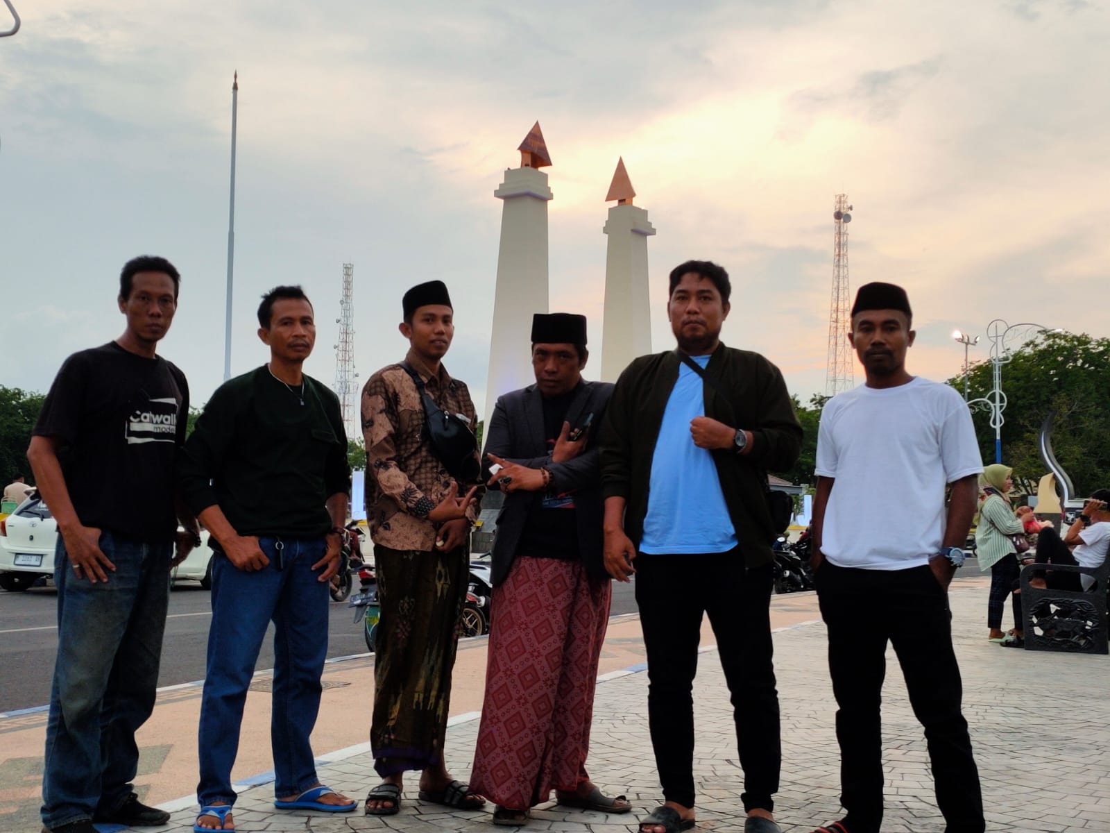 Laksanakan Ibadah Umroh,Aliansi wartawan Sampang ( AWAS) Sambut Kedatangan Supyanto