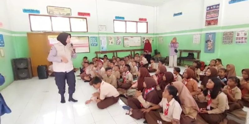 Polres Bondowoso Libatkan Tim Trauma Healing Ajak Anak – anak Lupakan Bencana Angin Puting Beliung
