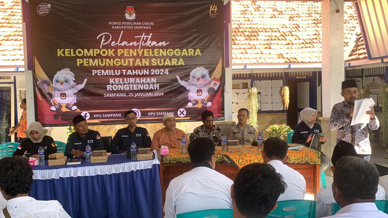 Pelantikan Anggota Kelompok Penyelenggara Pemungutan Suara (KPPS) Kelurahan Rongtengah Sampang