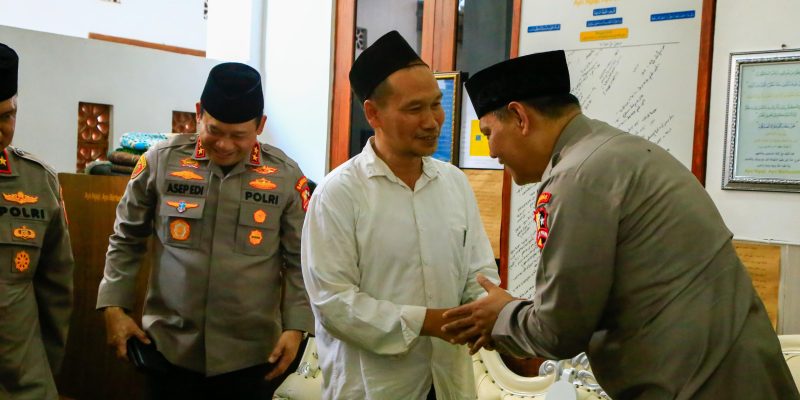 Dikunjungi Kaops NCS Polri, Gus Baha Doakan Pemilu 2024 Berlangsung Aman dan Damai