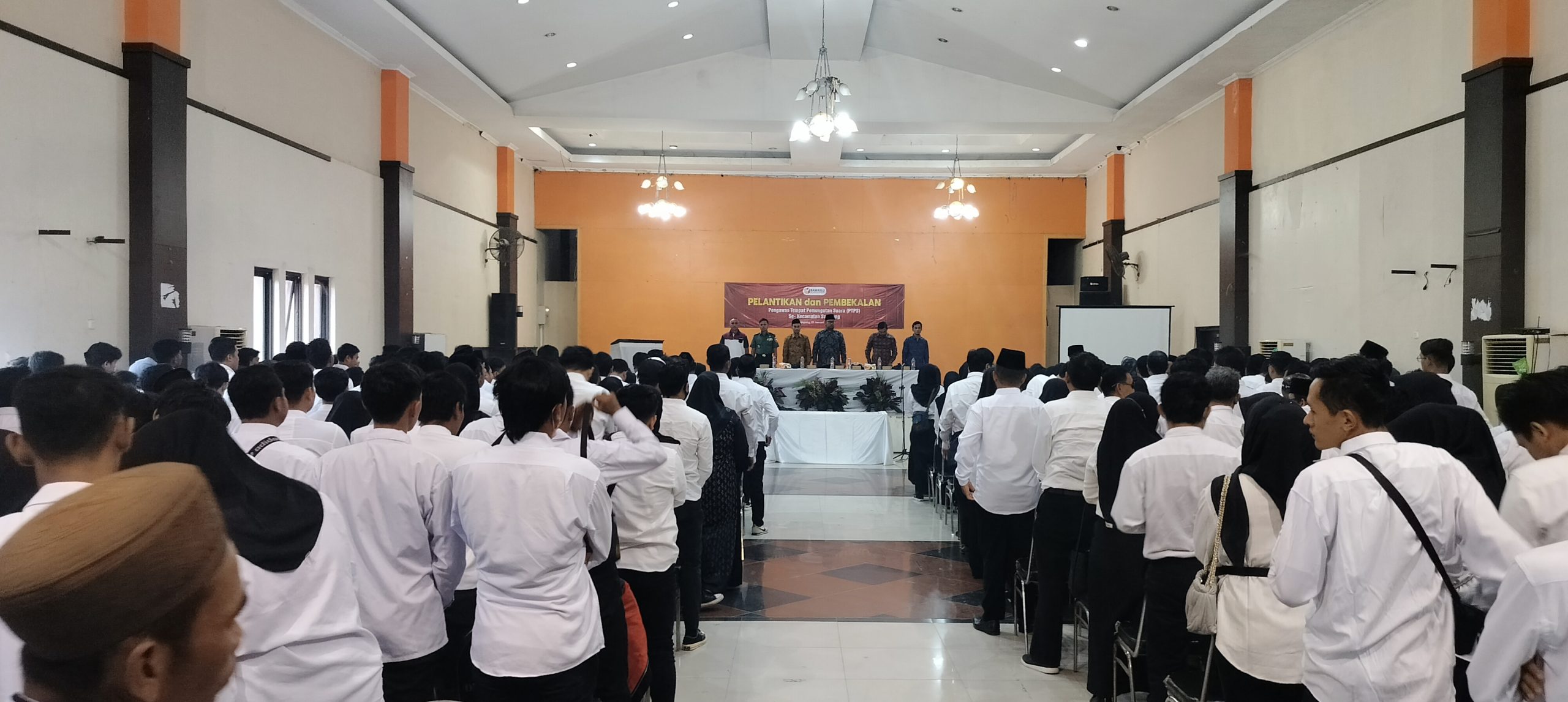 Bawaslu Sampang Gelar Pelantikan Dan Pembekalan PTPS Se-Kecamatan Sampang