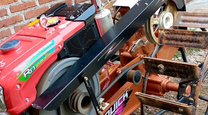 Kelompok Tani Wilayah Kecamatan Bluluk Terima Bantuan 7 Unit Hand Traktor dan Terpal