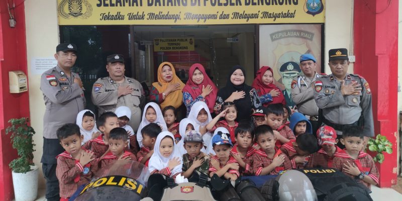 Kenalkan Profesi Polri Polsek Bengkong Gelar Edukasi Ke Anak-anak TK Berkat Bunda