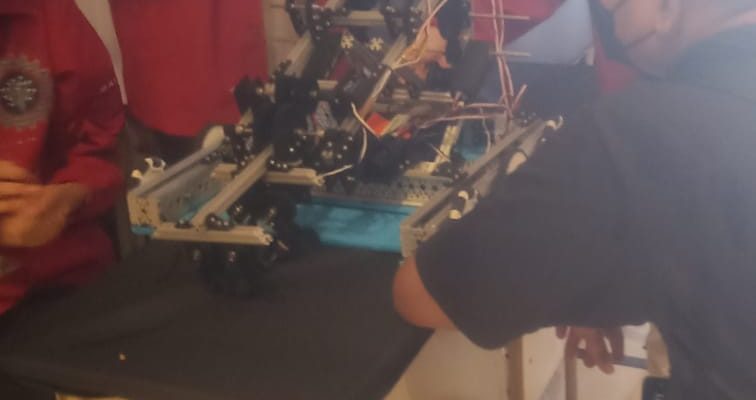 15 Tim Robotik Adu Kemampuan Di Kompetisi IFR Regional Nusantara Negara