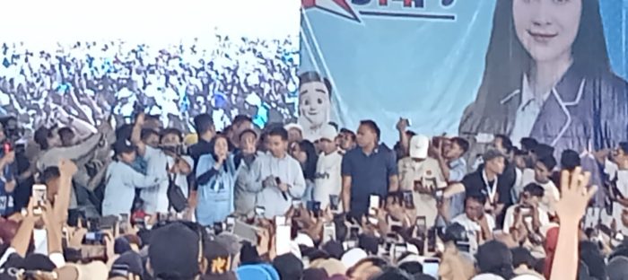 Ketua DPC Partai Demokrat Banyuwangi Michael Edy Hariyanto SH MH. “Undang kurang dari 1500 orang, puluhan ribu warga masyarakat yang hadir”
