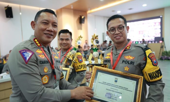 Polrestabes Surabaya Raih Penghargaan Penyelesaian Perkara Lalu Lintas Terbaik Tingkat Polda Jatim