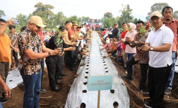 Walikota Kotamobagu Canangkan Gerakan Penanaman 10.000 Pohon Cabai Bagi ASN
