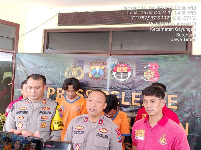Unit Reskrim Polsek Gayungan Polrestabes Surabaya Menciduk Pelaku Jual Beli Pil Koplo Dan Amankan 230 Butir