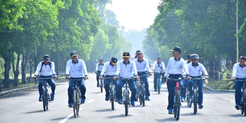 Gowes Di Kesatrian Komandan Puspenerbal Tinjau Yanus Sepak Bola Dan Panahan