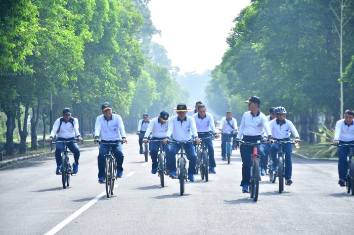 Gowes Di Kesatrian Komandan Puspenerbal Tinjau Yanus Sepak Bola Dan Panahan