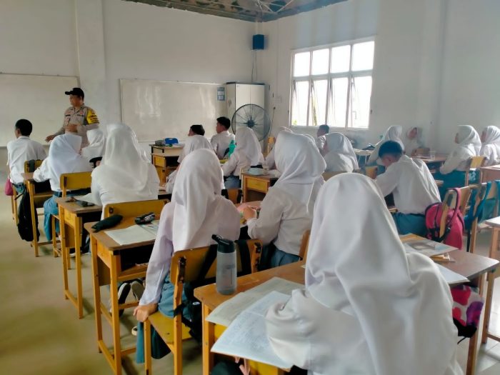 Himbau Tidak Balap Liar dan Gunakan Knalpot Brong, Polsek Sekupang Gelar Penyuluhan di SMAN 024 Batam