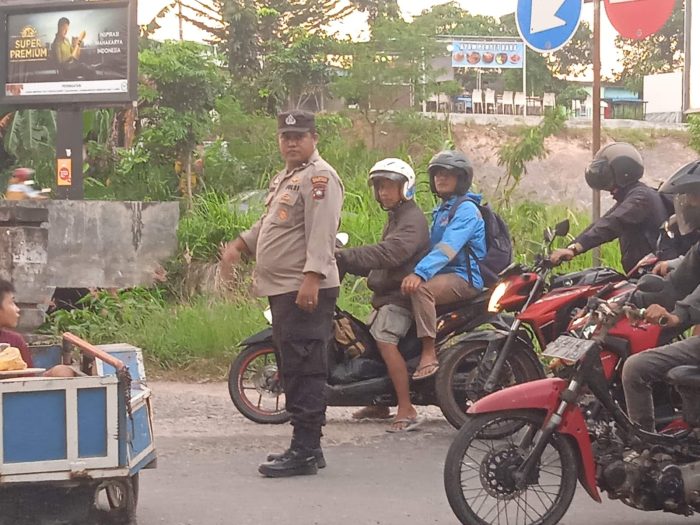 Antisipasi Kemacetan, Personil Polsek Sei Beduk Gelar Pengaturan Lalu lintas