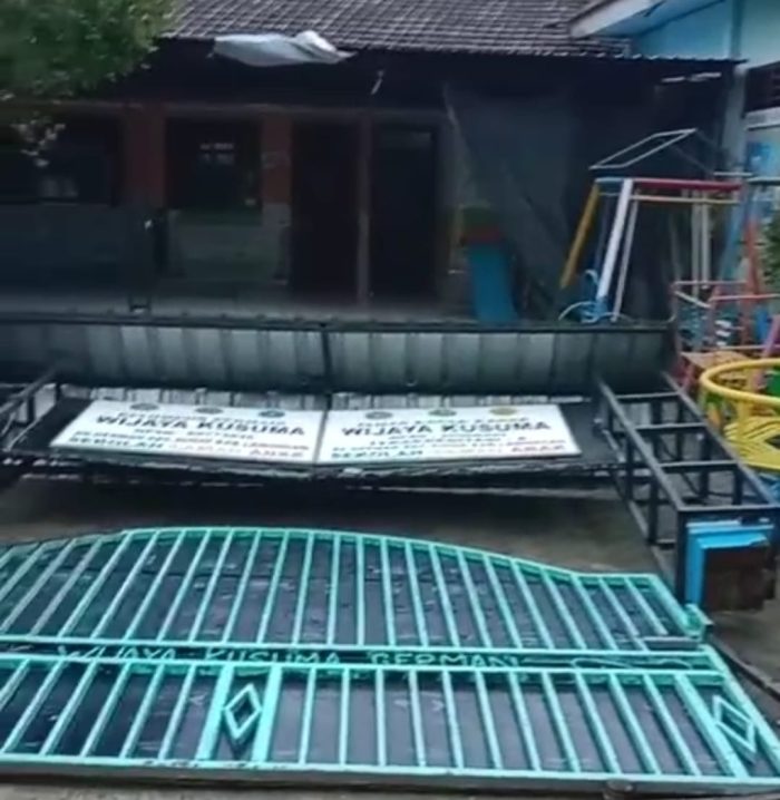 Gapura TK Wijaya Kusuma di Desa German Ambruk