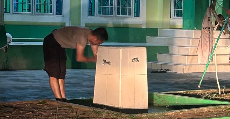 Berikan Rasa Aman Dan Mempererat Silaturahmi, Polsek Sagulung Subuh Keliling Di Masjid At Taqwa