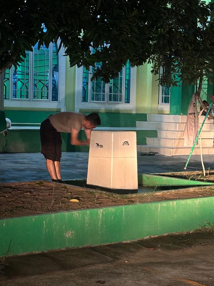 Berikan Rasa Aman Dan Mempererat Silaturahmi, Polsek Sagulung Subuh Keliling Di Masjid At Taqwa