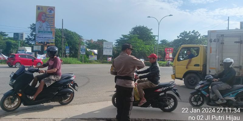 Mengurai Kemacetan Arus Lalulintas, Polsek Sagulung Gelar Strong Point Pagi
