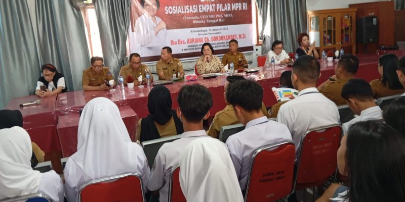 Anggota DPR-RI Adriana Ch. Dondokambey  Kunjungi SMKN 1 Kotamobagu, “Sosialisasi Empat Pilar MPR RI”