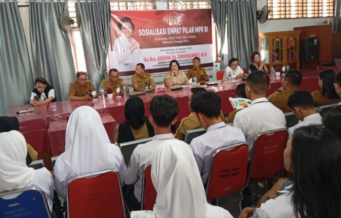 Anggota DPR-RI Adriana Ch. Dondokambey  Kunjungi SMKN 1 Kotamobagu, “Sosialisasi Empat Pilar MPR RI”
