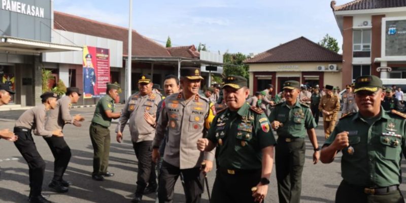 Kapolda Jatim Bersama Pangdam V/Braw Cek Kesiapan Pengamanan Pemilu 2024 Polres Pamekasan