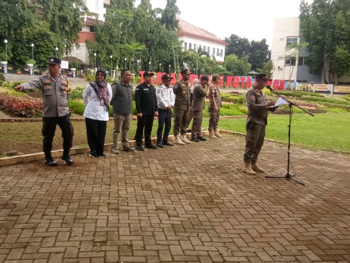 Ketua Panwaslu Kota Depok M.Fathul Arif Tertipkan APK Para Caleg Kota Depok