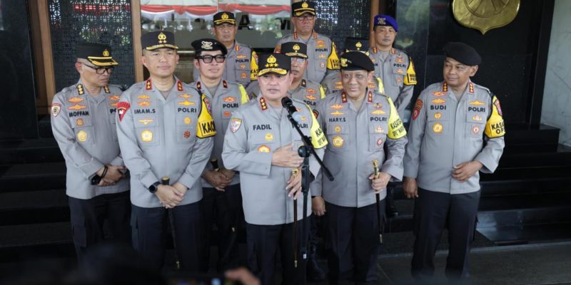 Kabaharkam Polri Cek Personel Dan Peralatan Pengamanan Pemilu Di Polda Jatim