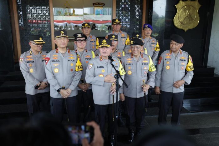Kabaharkam Polri Cek Personel Dan Peralatan Pengamanan Pemilu Di Polda Jatim