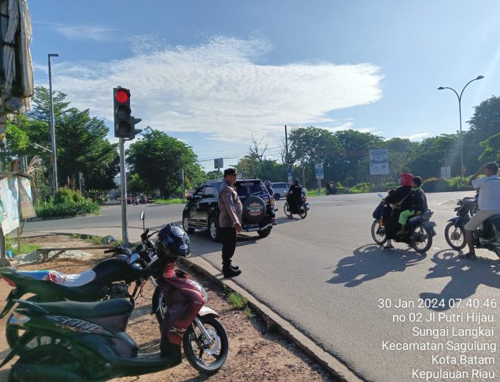 Berikan Rasa aman dan Nyaman kepada Masyarakat, Polsek Sagulung Gelar Strong Poin Dititik -titik Persimpangan