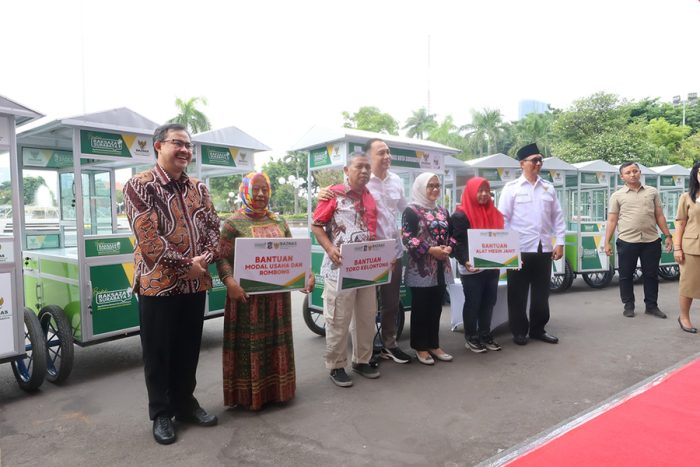 Pemkot Surabaya Beri Bantuan Modal Usaha Hingga Rombong ke Pokmas dan Pertukir Kategori Keluarga Miskin